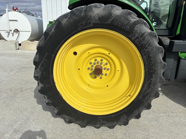 2013-john-deere-8335r-image-56