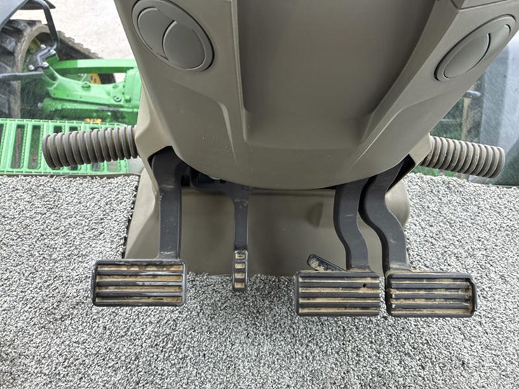 2021-john-deere-8rx-410-image-90