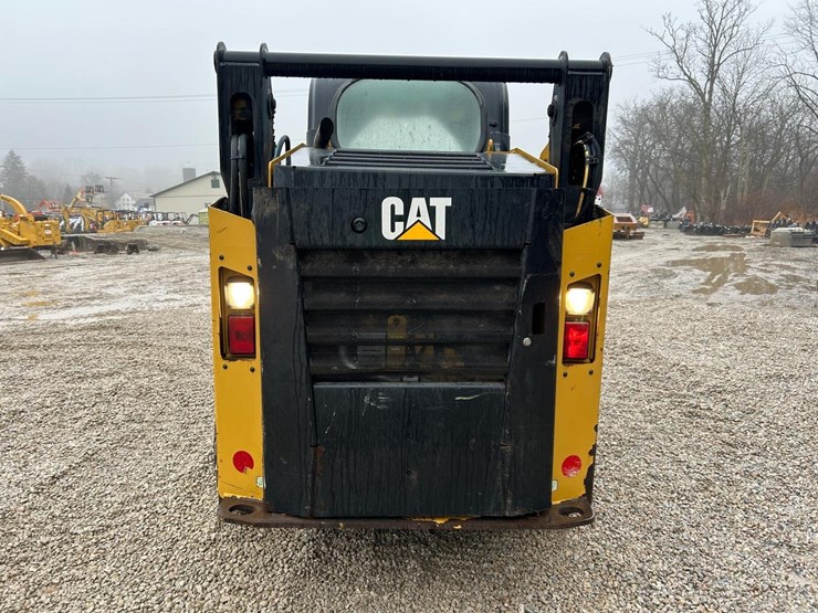 2019-caterpillar-242d-image-3