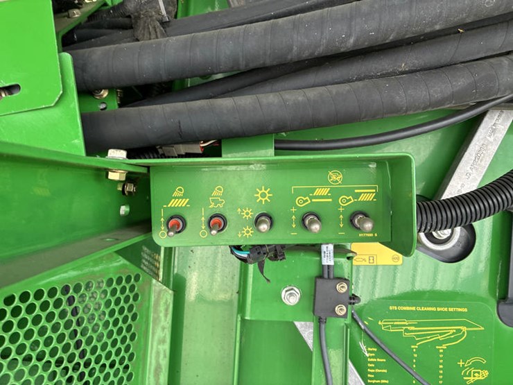2009-john-deere-9570-sts-image-75