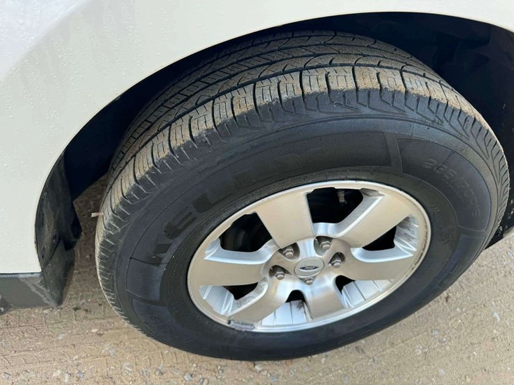 2010-ford-escape-image-14