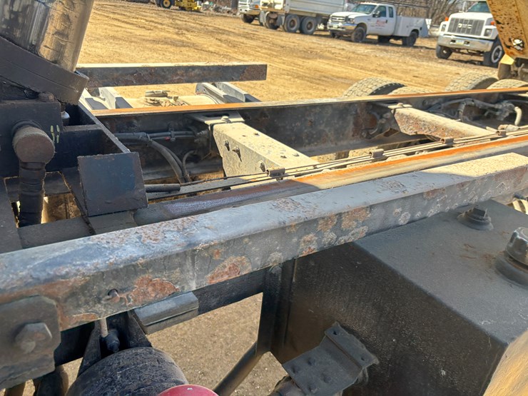 2009-peterbilt-340-image-72