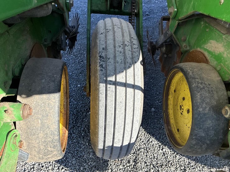 john-deere-7200-image-42