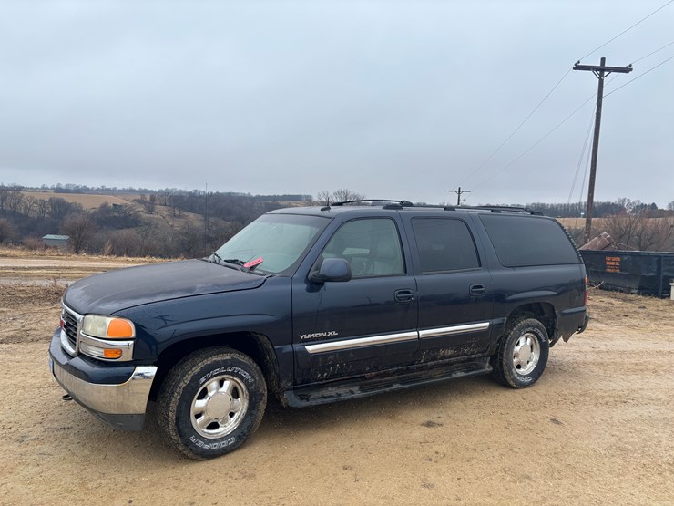 2003-gmc-yukon-image-1