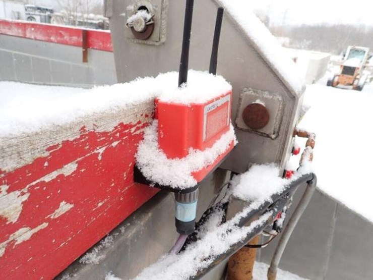 2011-peterbilt-365-image-61