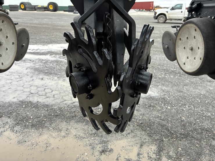 2010-kinze-3600-image-46