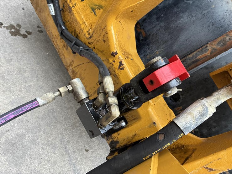 2021-caterpillar-926m-image-22