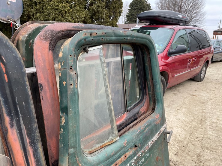 #4400-•-pair-of-vintage-truck-doors-image-2
