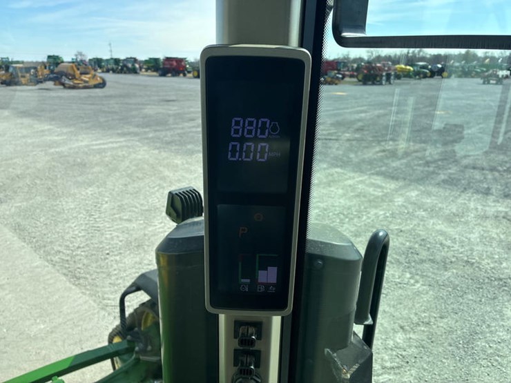 2021-john-deere-8rx-370-image-94