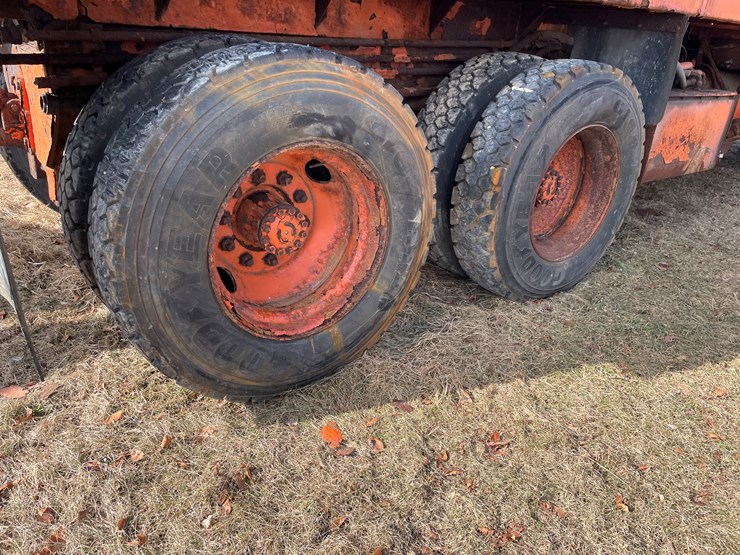 1986-ford-9000-image-15