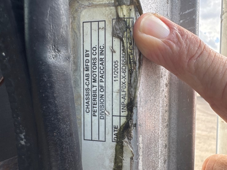 2006-peterbilt-357-image-17