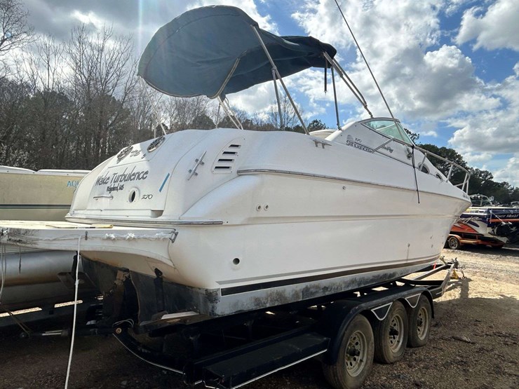 sea-ray-270-sundancer-boat-image-4