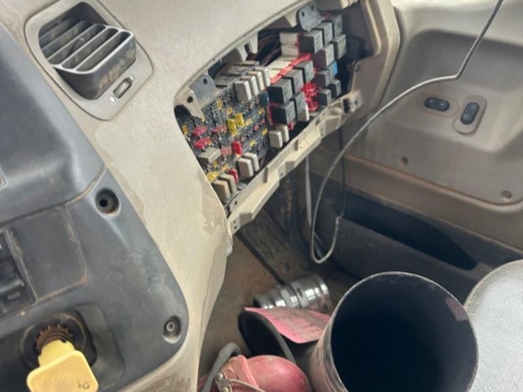 2007-sterling-l9000-4000-gallon-t/a-water-truck-image-35