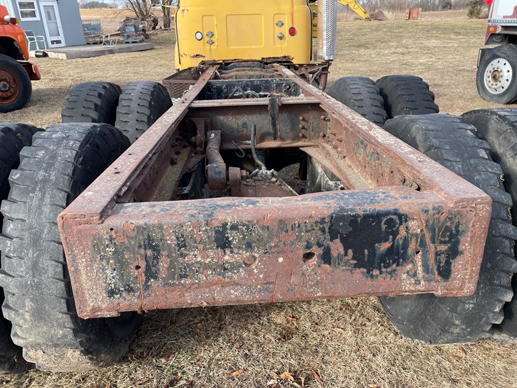 1963-mack-b61-image-19