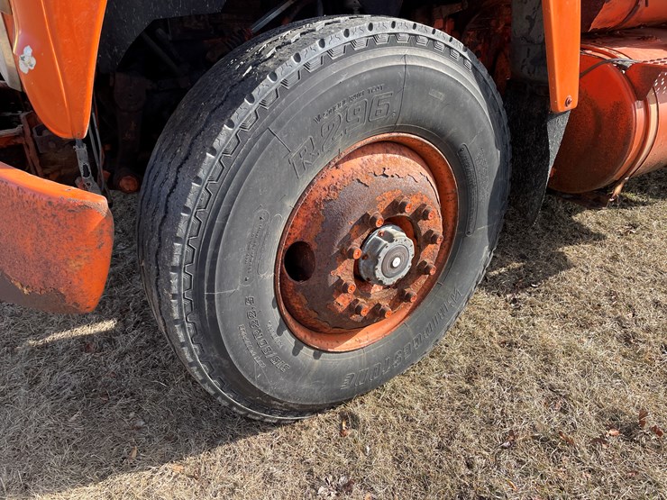 1986-ford-9000-image-9