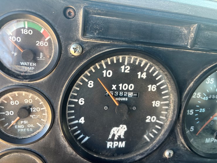 1993-mack-ch600-image-39