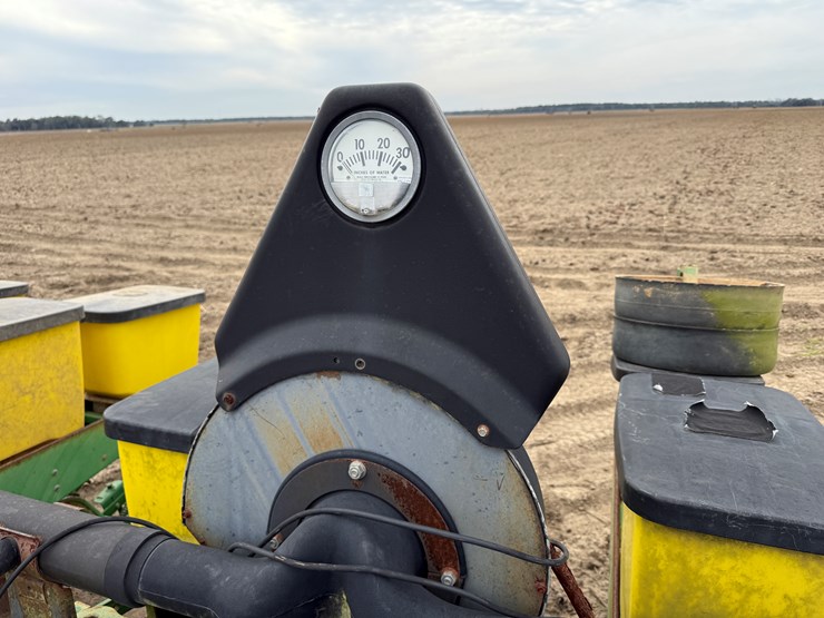 john-deere-1700-image-13