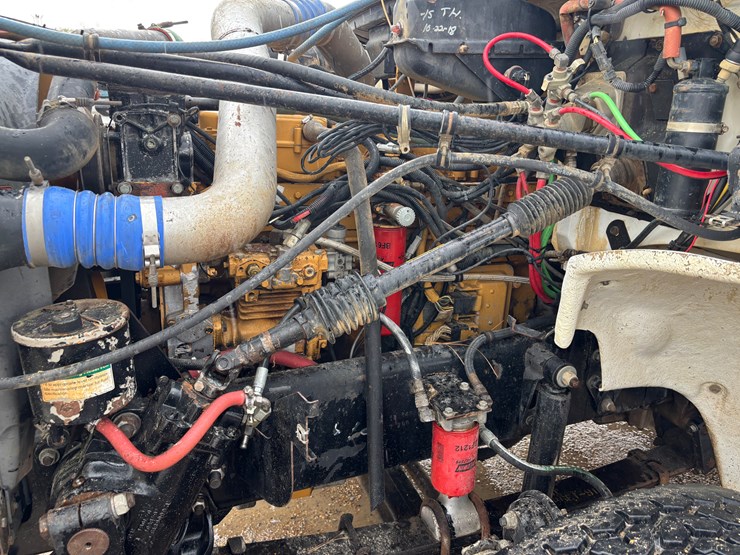 1998-freightliner-fl112-image-15