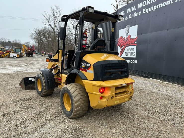 2018-caterpillar-903d-image-2