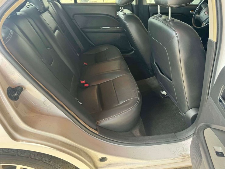 2012-ford-fusion-sel-fwd-4d-sedan-2.5-4cyl.-gasoline-(172,726-miles)-image-15