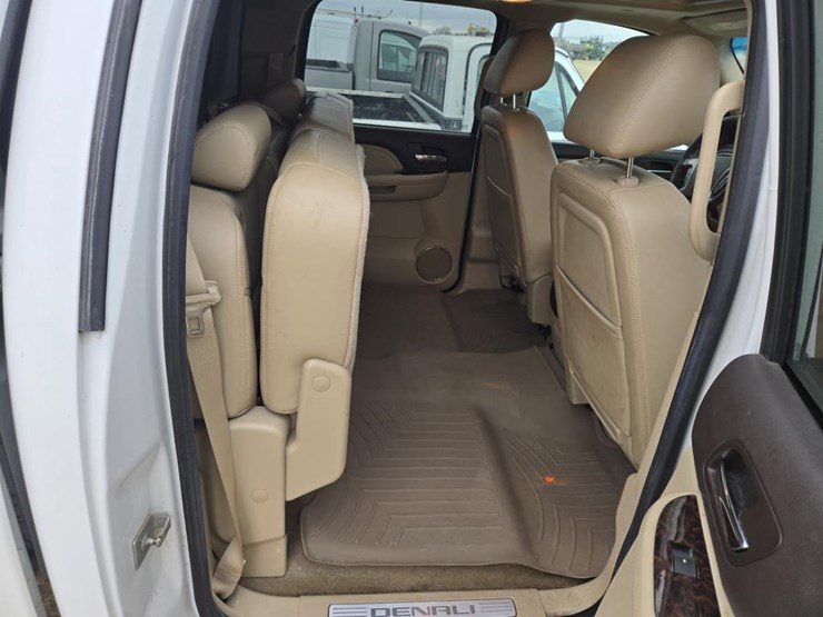 2013-gmc-sierra-2500-image-13