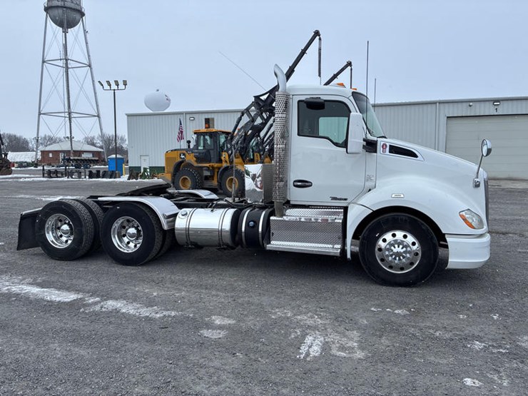 2016-kenworth-t680-image-8