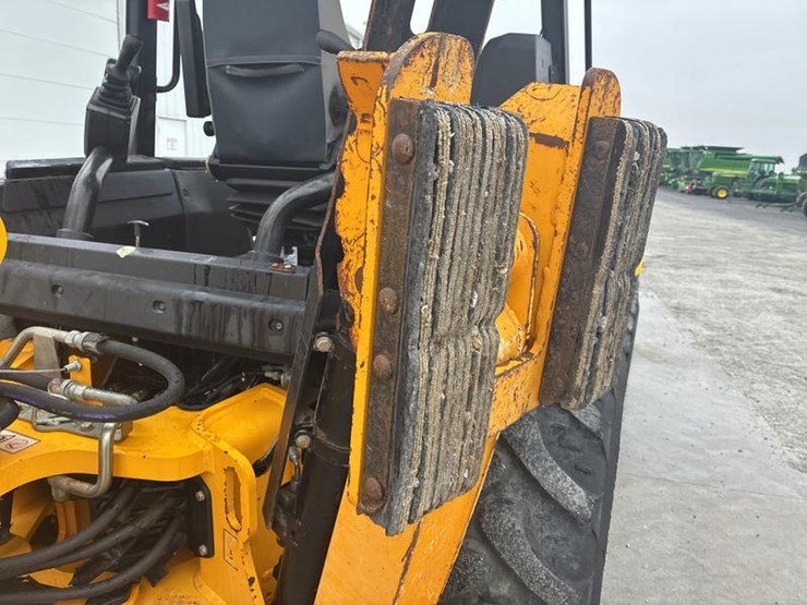 2019-jcb-3cx-image-30
