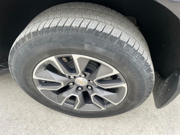 2023-chevrolet-tahoe-image-38