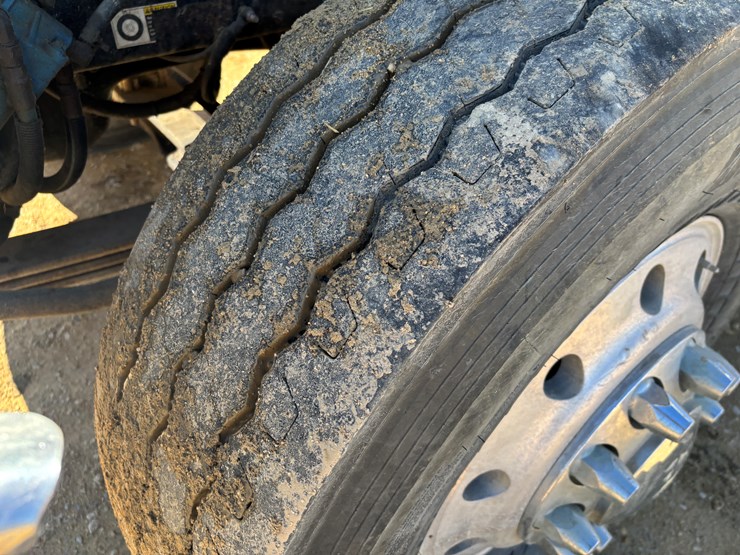 2009-peterbilt-340-image-99