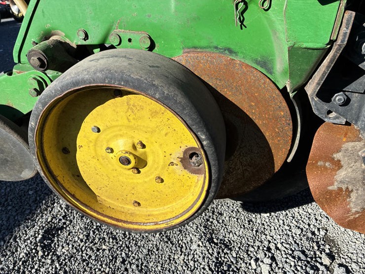 john-deere-7200-image-65