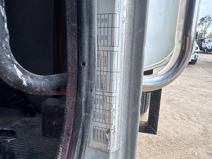 2006-peterbilt-357-image-16