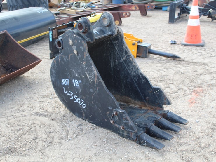 caterpillar-307-image-1