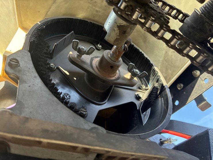 2010-kinze-3600-image-71