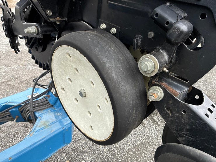 2010-kinze-3600-image-68