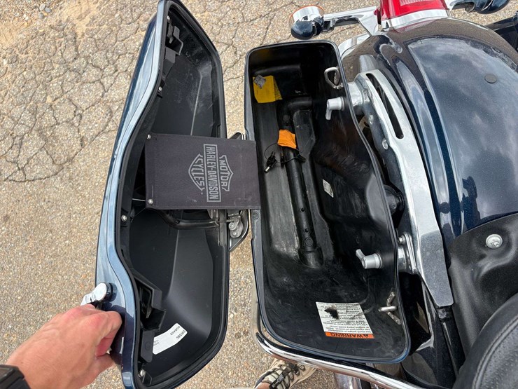 2020-harley-davidson-road-king-police-motorcycle-(26,595-miles)-image-10