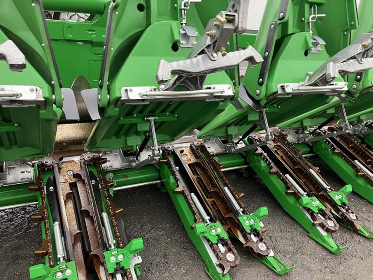 2024-john-deere-c16f-image-28