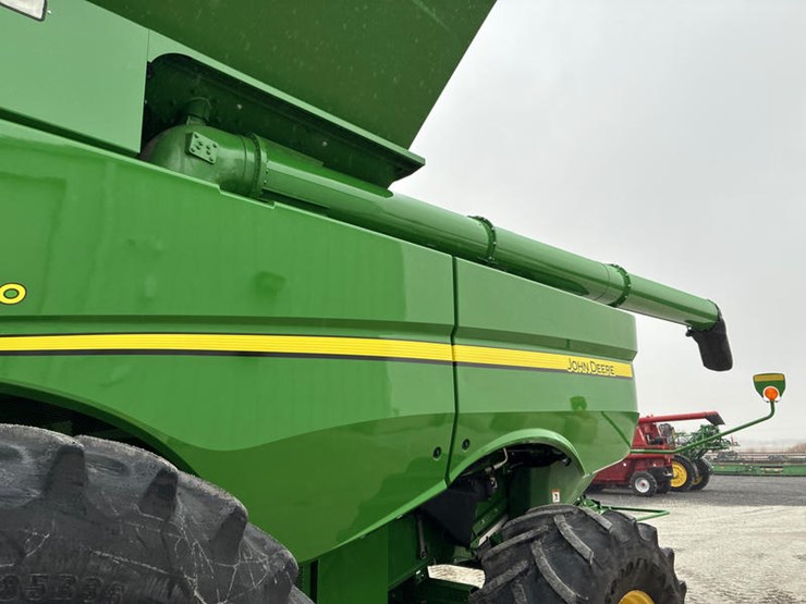 2017-john-deere-s680-image-21