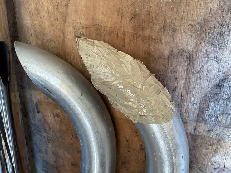 #8032-•-pair-of-exhaust-stacks-image-4