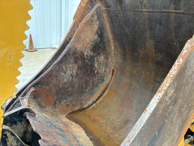 2017-caterpillar-415f2-image-33