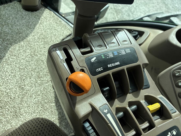 2013-john-deere-8335r-image-80