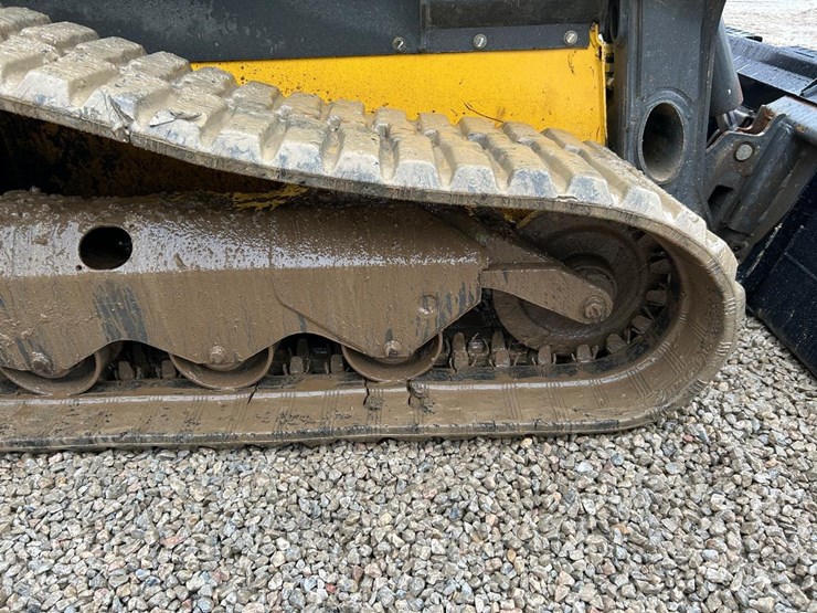 2017-new-holland-c232-image-14