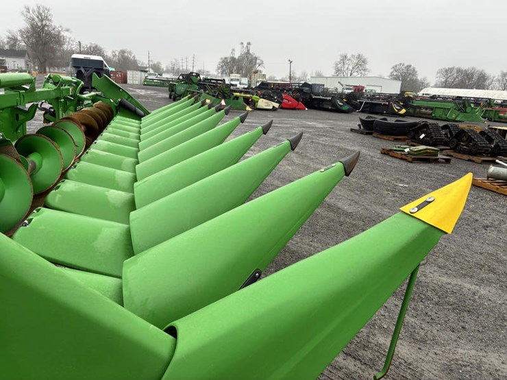 2024-john-deere-c12f-image-18