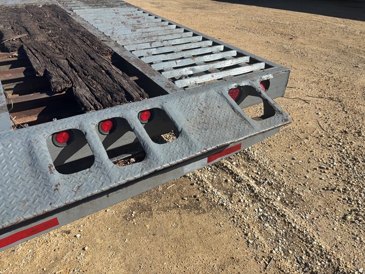 #2320-•-2008-interstate-30'-tri-axle-equipment-trailer-image-14