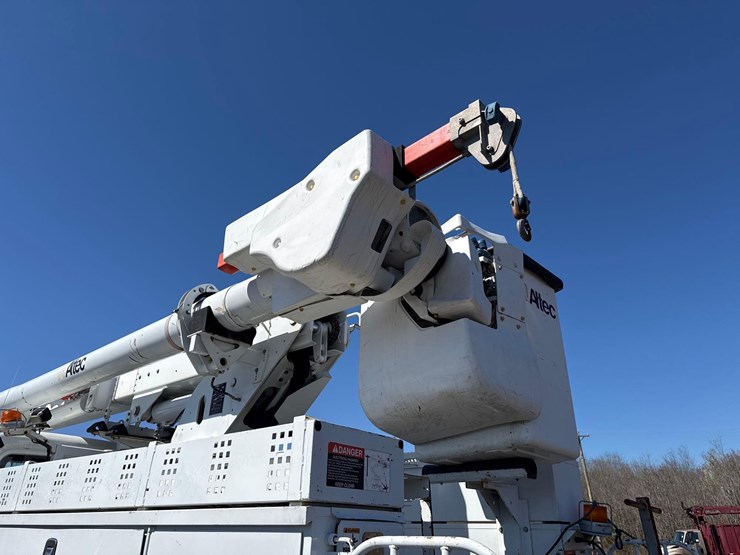 2017-freightliner-m2-s/a-altec-l42m-bucket-truck-image-25