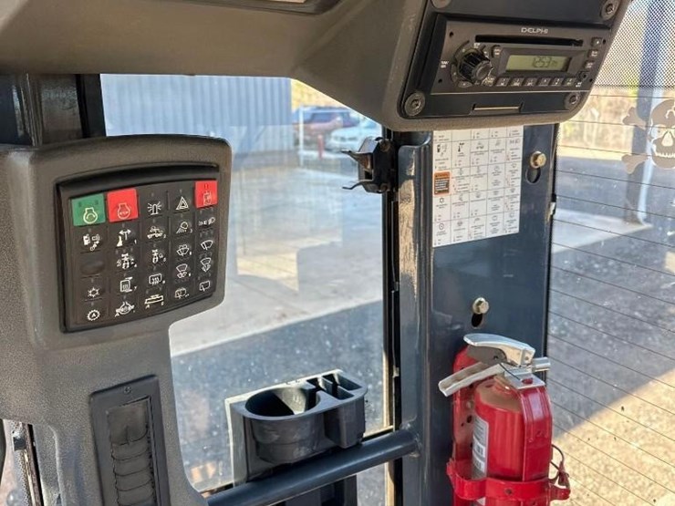 2011-deere-772g-image-14