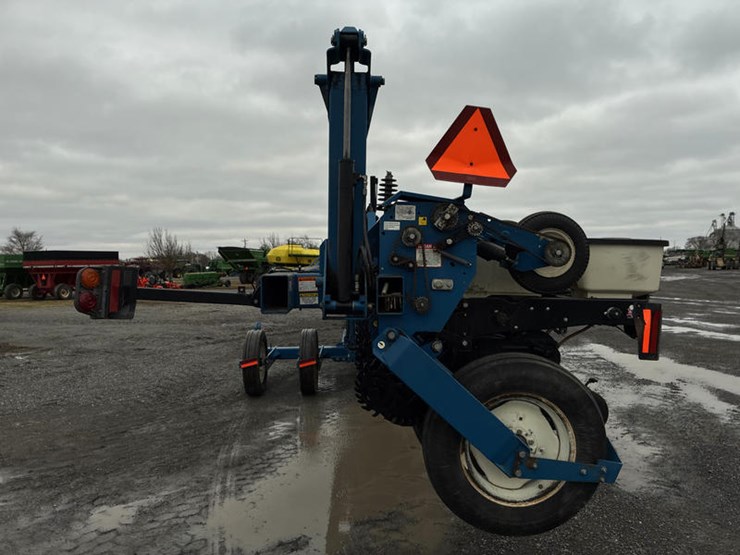 2010-kinze-3600-image-24