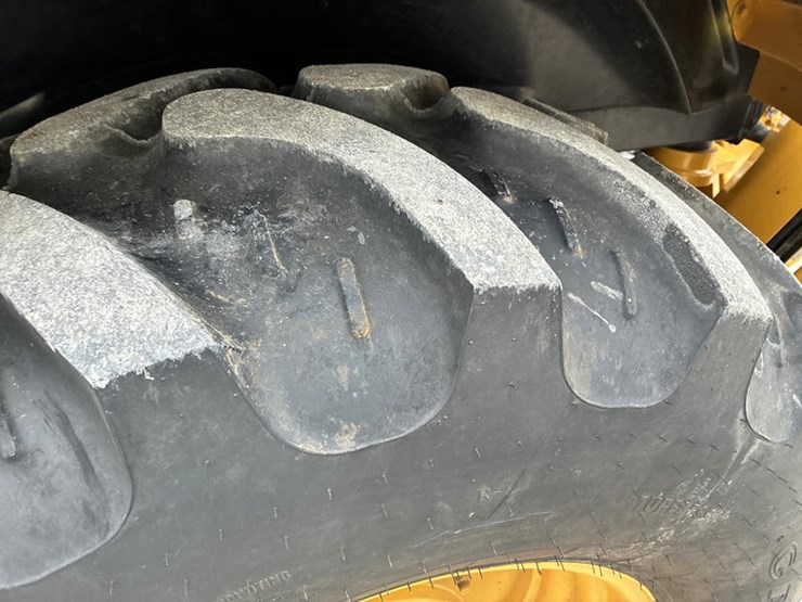 2017-caterpillar-415f2-image-57