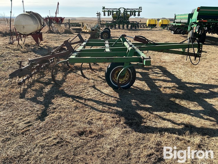 john-deere-100-image-4