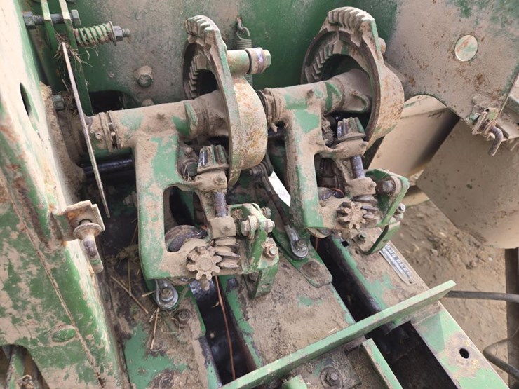 john-deere-336-image-6