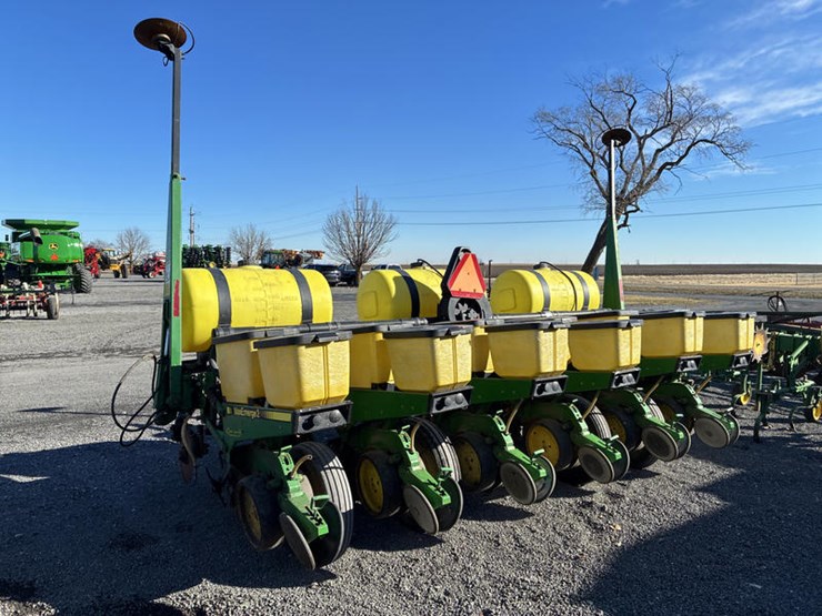 john-deere-7200-image-39